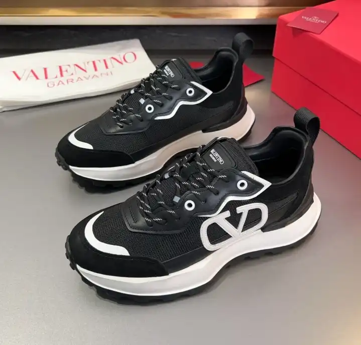 hype Valentino Sneakers