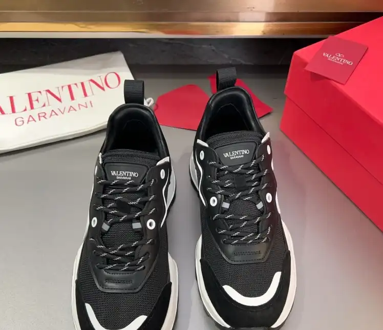 hype Valentino Sneakers