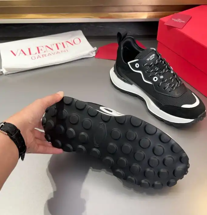 hype Valentino Sneakers