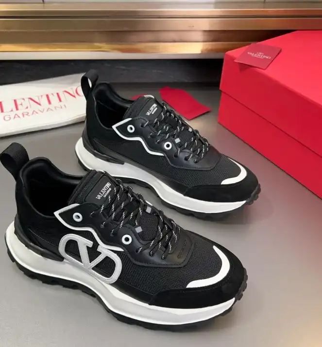 hype Valentino Sneakers