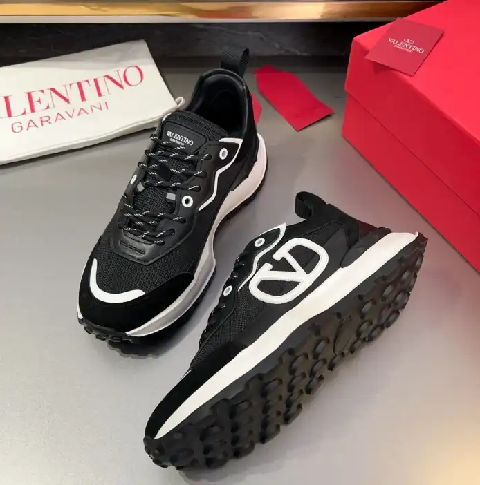 hype Valentino Sneakers