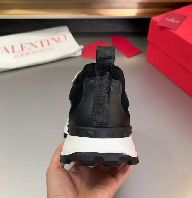 hype Valentino Sneakers