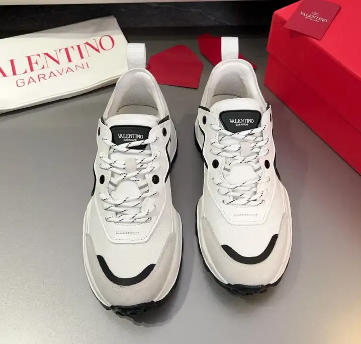 hype Valentino Sneakers