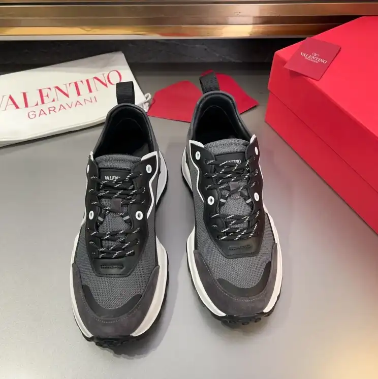 hype Valentino Sneakers