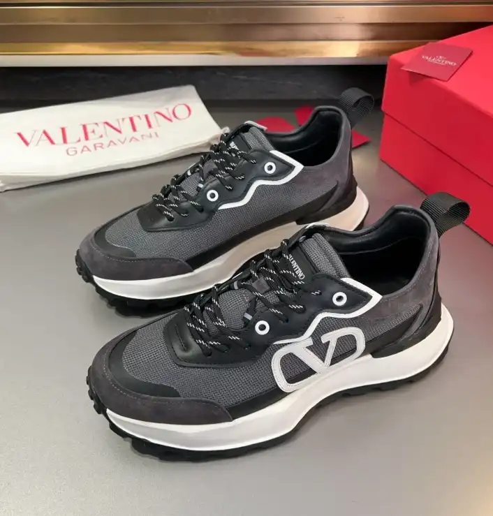 hype Valentino Sneakers