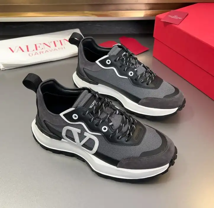 hype Valentino Sneakers