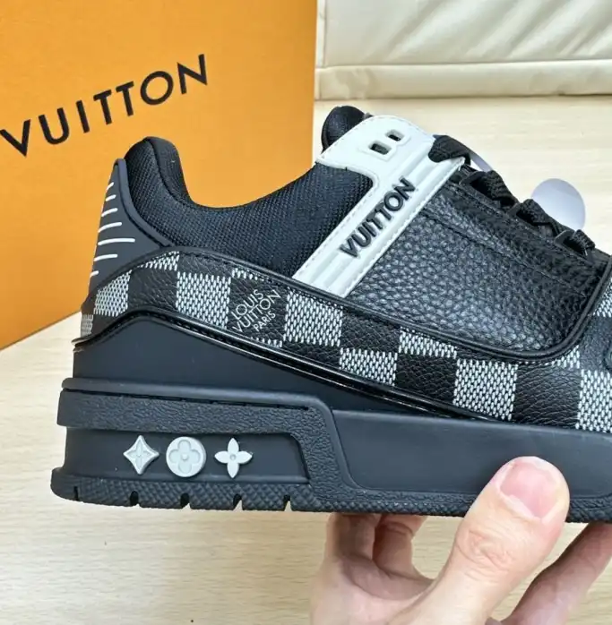 hype Louis Vuitton Sneakers