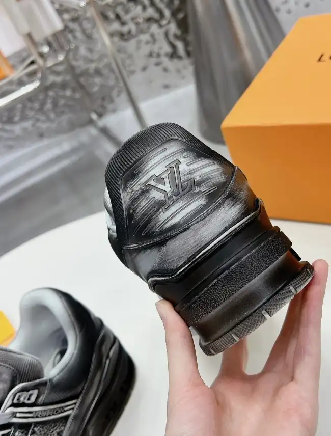 hype Louis Vuitton Sneakers