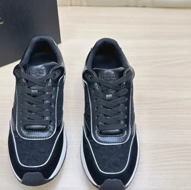 hype Givenchy Sneakers