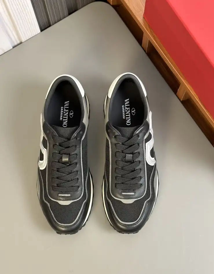 hype Valentino Sneakers