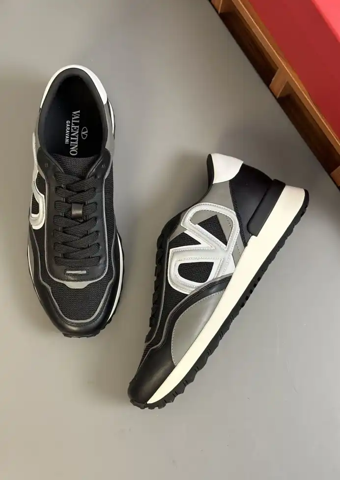 hype Valentino Sneakers