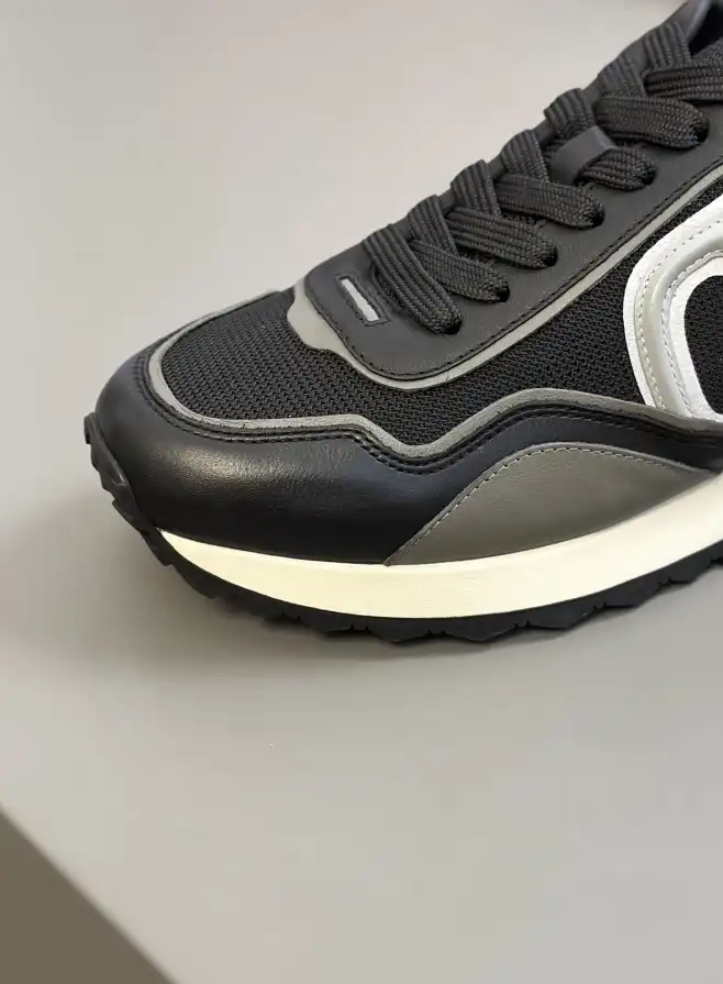 hype Valentino Sneakers