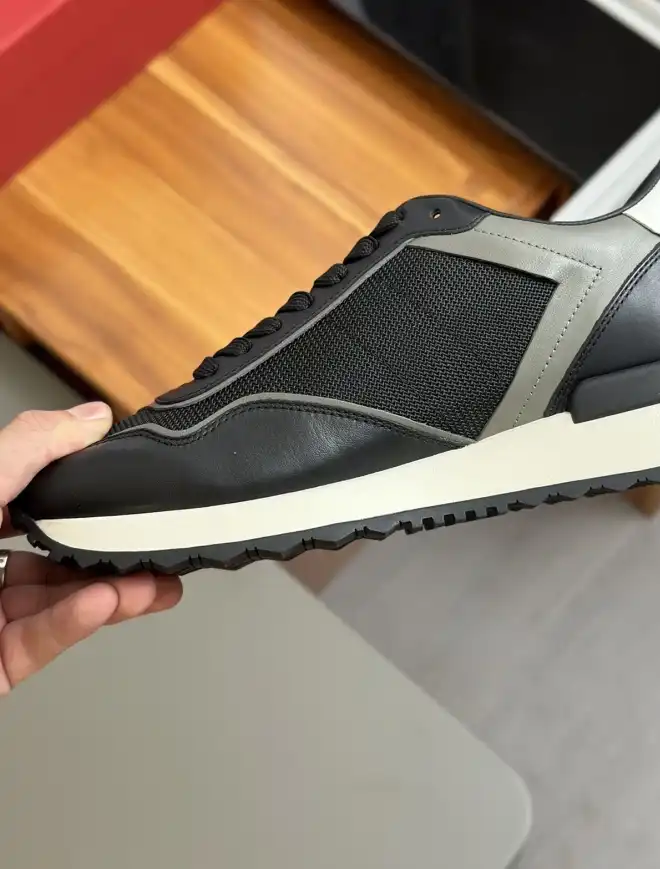 hype Valentino Sneakers