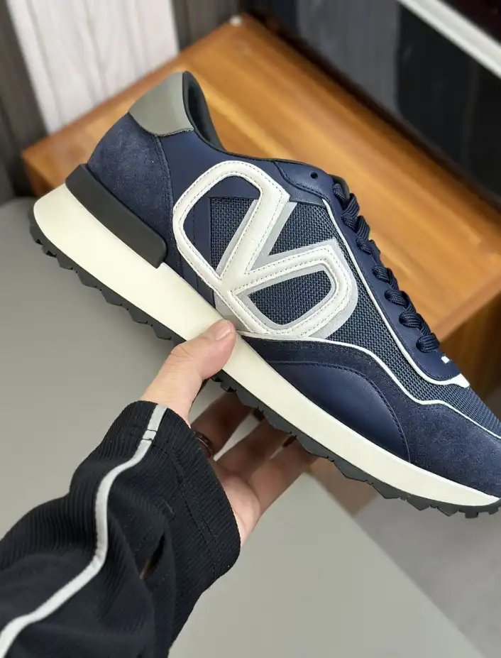 hype Valentino Sneakers