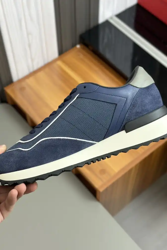 hype Valentino Sneakers