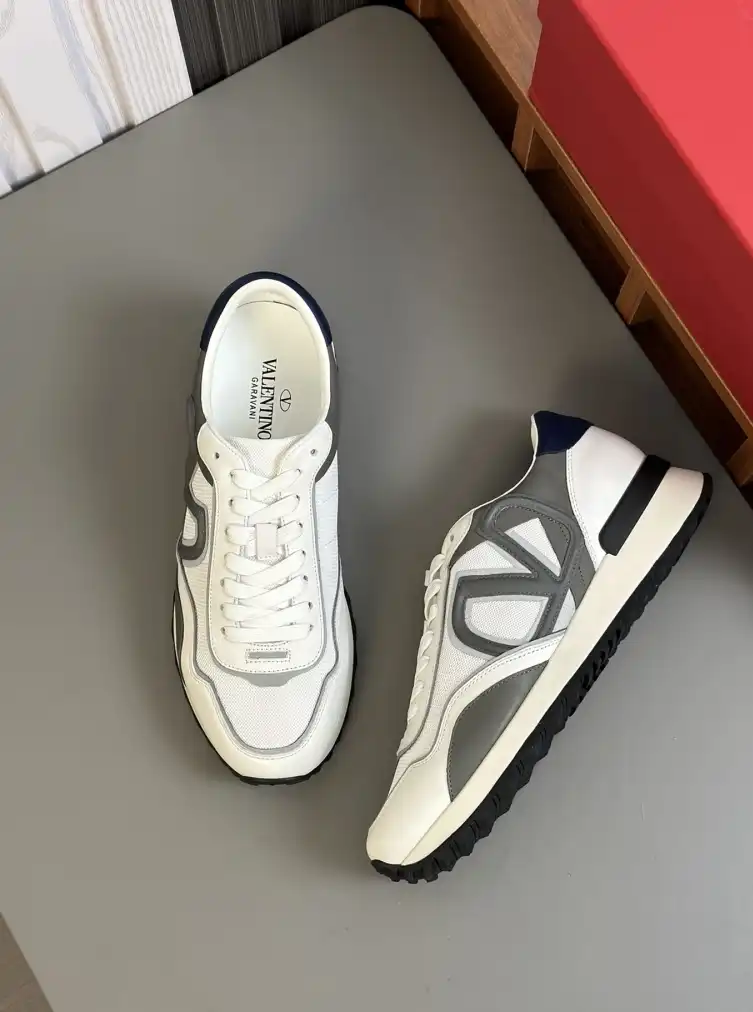 hype Valentino Sneakers