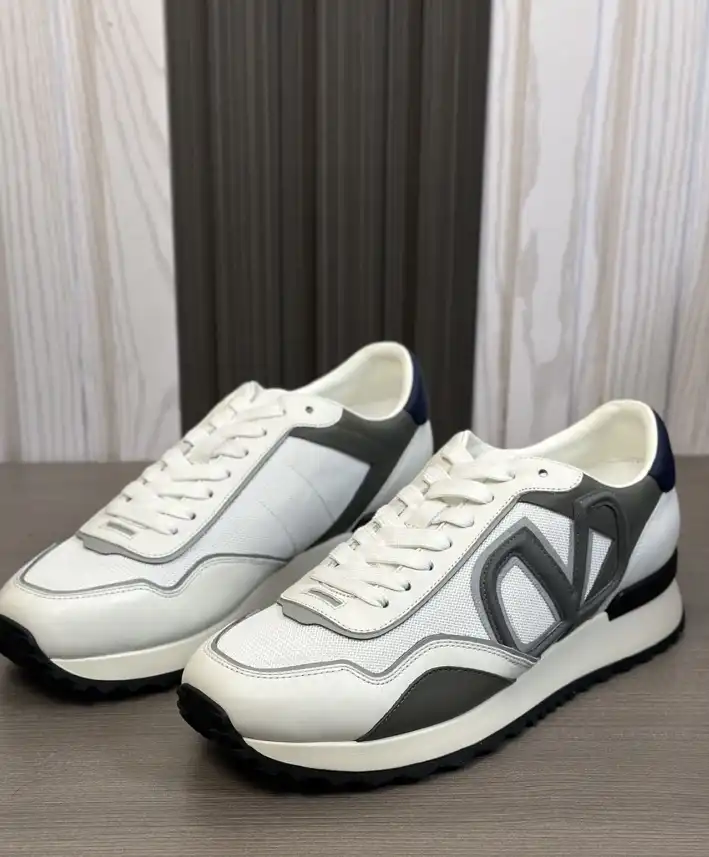 hype Valentino Sneakers