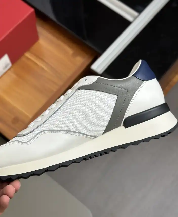 hype Valentino Sneakers