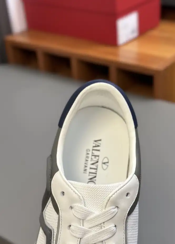 hype Valentino Sneakers