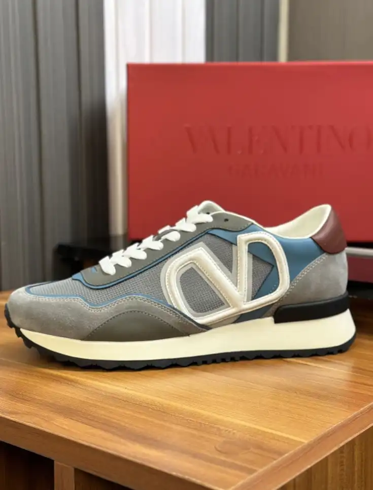 hype Valentino Sneakers