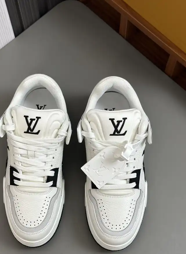 hype Louis Vuitton Sneakers