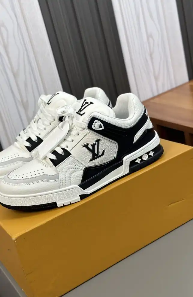 hype Louis Vuitton Sneakers