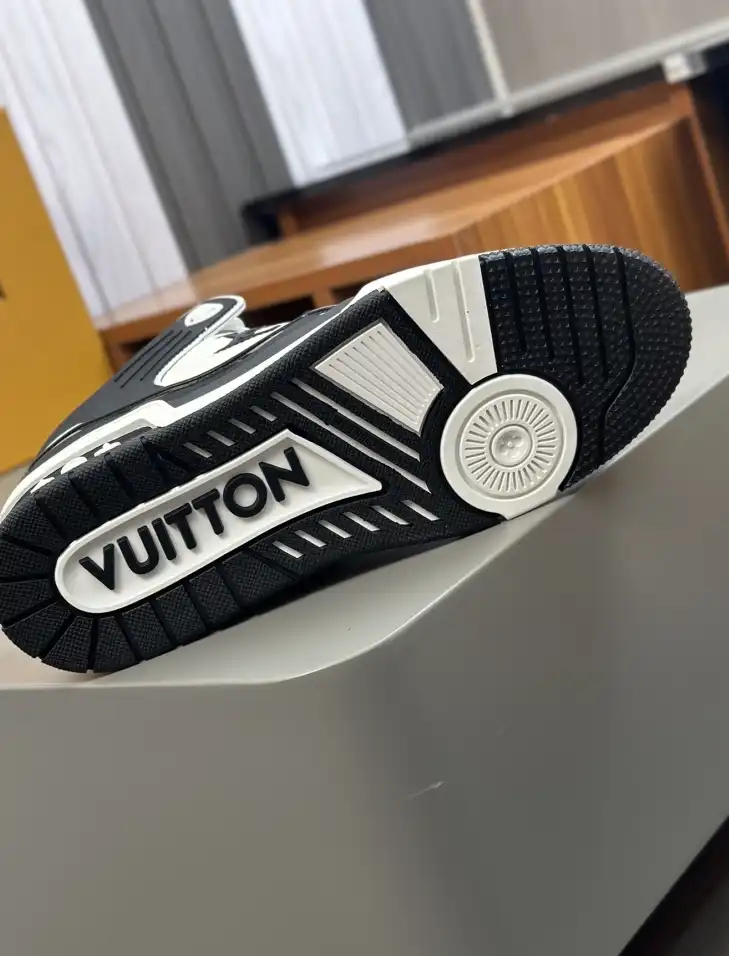 hype Louis Vuitton Sneakers