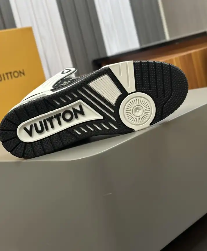 hype Louis Vuitton Sneakers