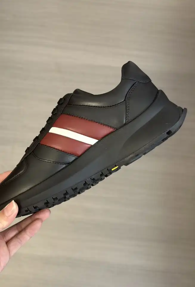 hype Burberry Sneakers