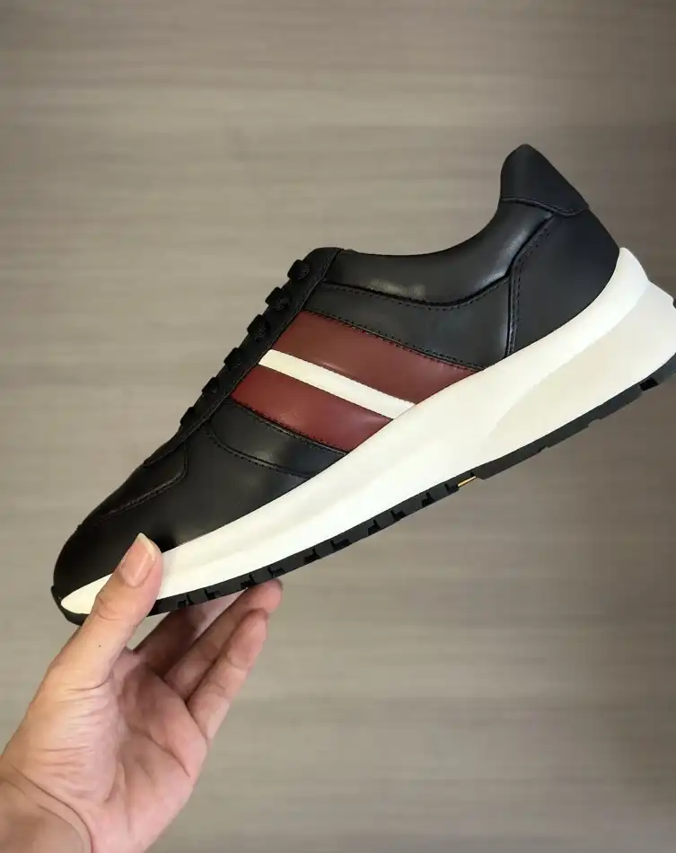 hype Burberry Sneakers