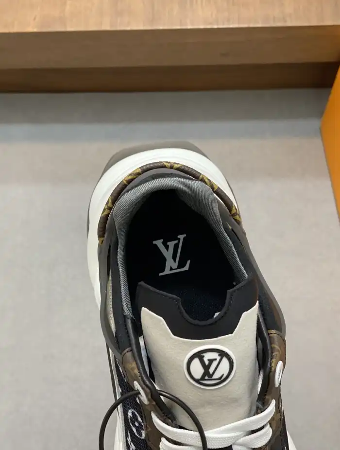 hype Louis Vuitton Sneakers