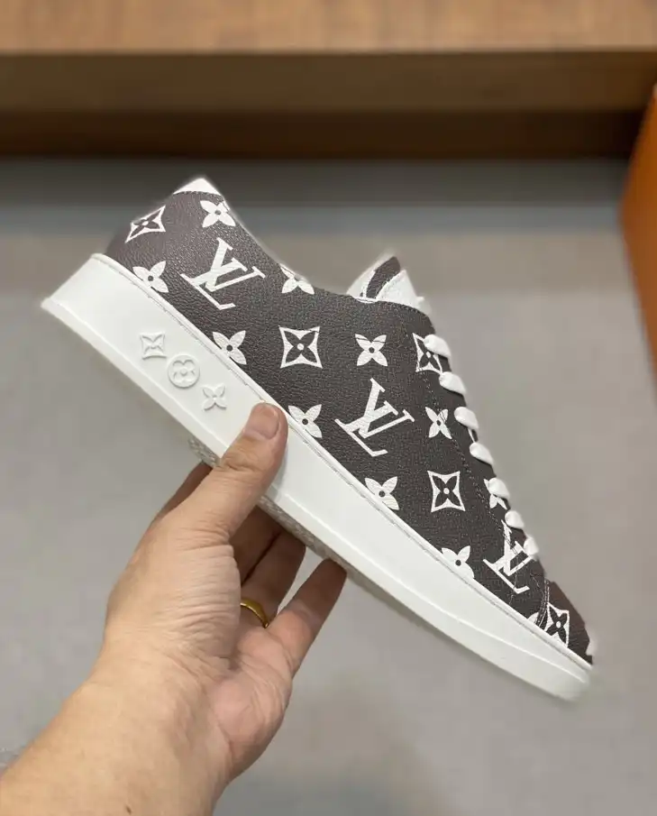 hype Louis Vuitton Sneakers