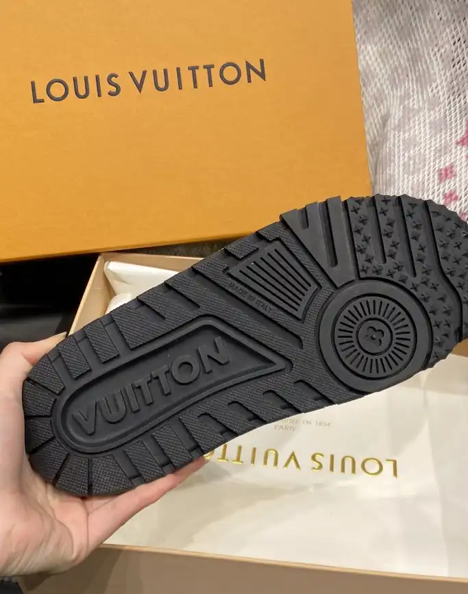 hype Louis Vuitton Sneakers