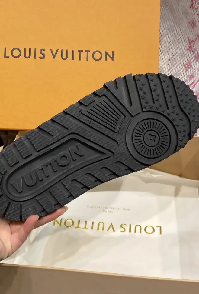 hype Louis Vuitton Sneakers