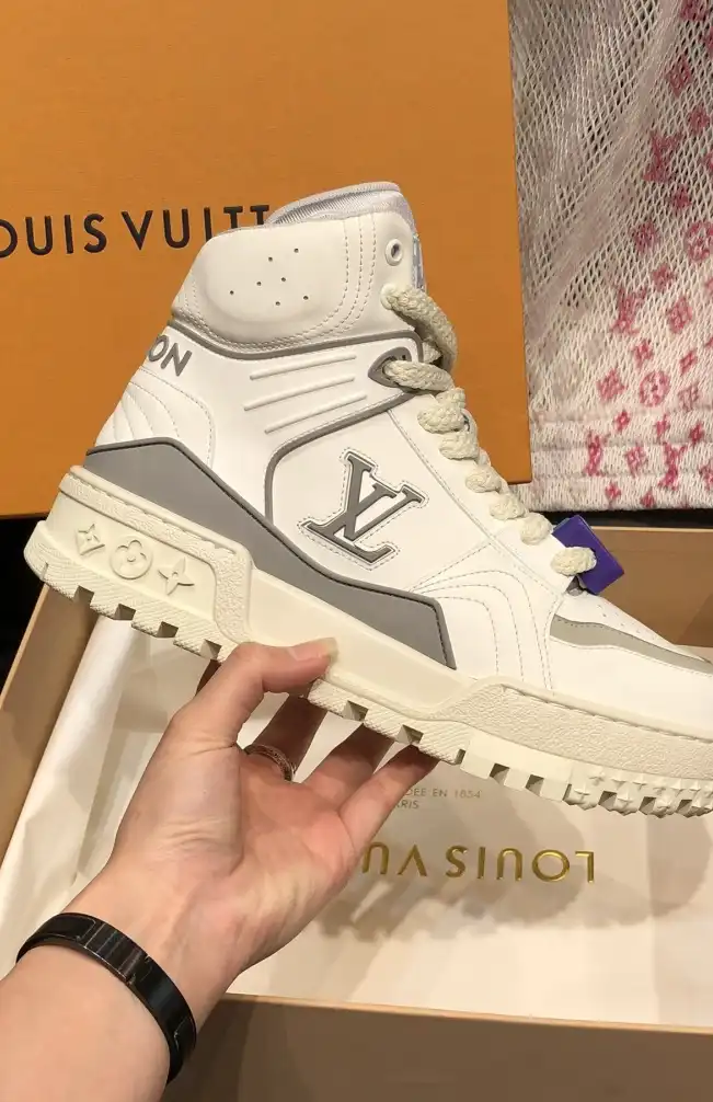 hype Louis Vuitton Sneakers