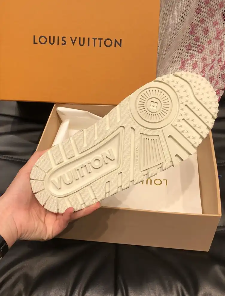 hype Louis Vuitton Sneakers