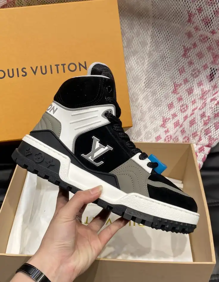 hype Louis Vuitton Sneakers