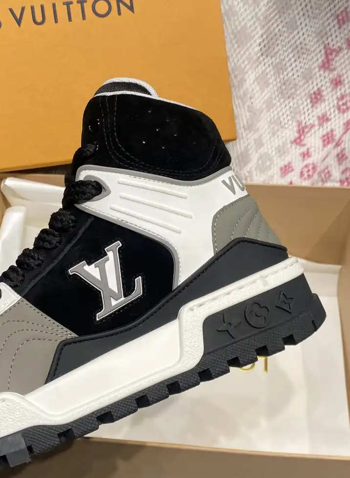 hype Louis Vuitton Sneakers