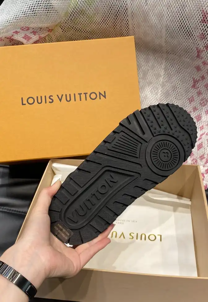 hype Louis Vuitton Sneakers