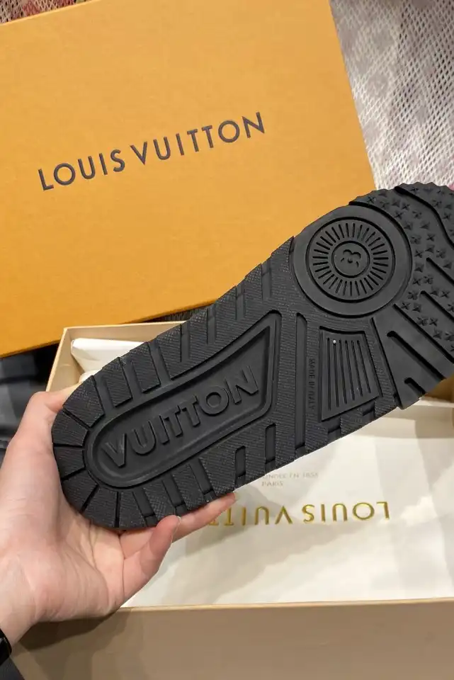 hype Louis Vuitton Sneakers