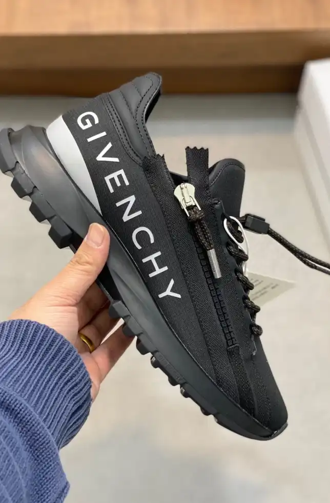 hype Givenchy Sneakers