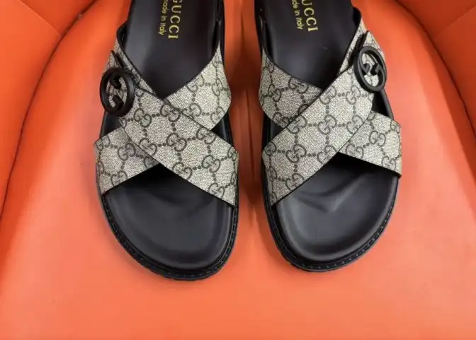 hype Gucci Slippers