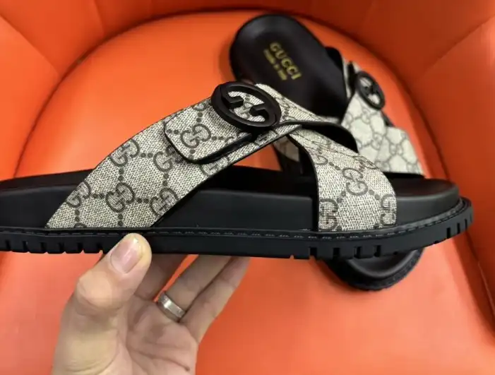 hype Gucci Slippers