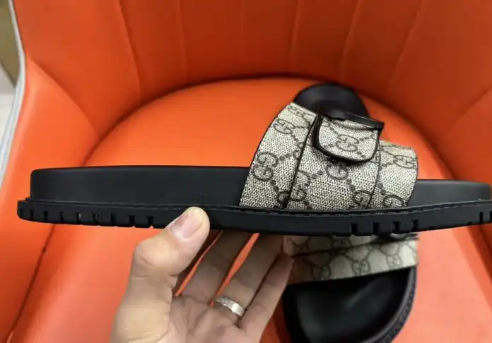 hype Gucci Slippers