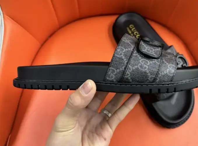 hype Gucci Slippers