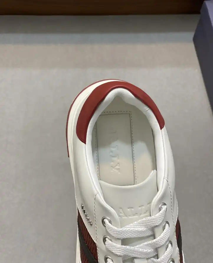 hype Burberry Sneakers