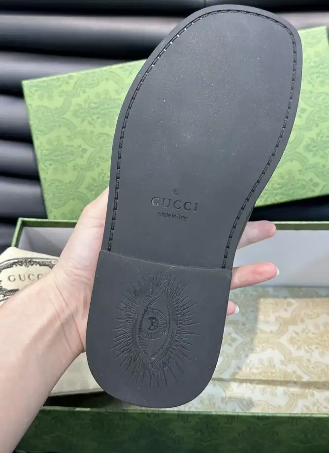 hype Gucci Slippers