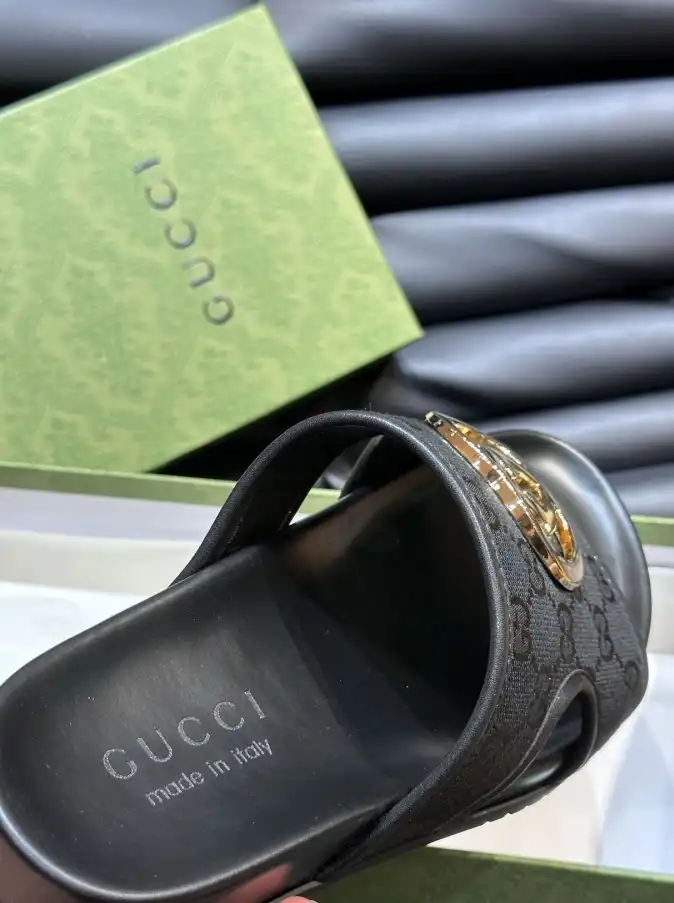 hype Gucci Slippers