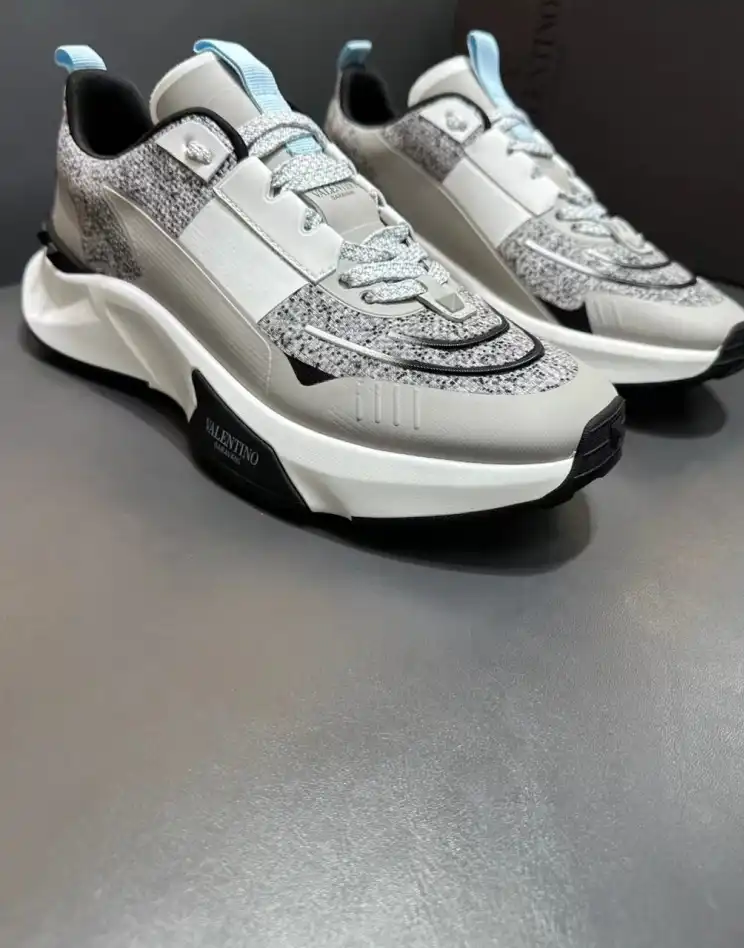 hype Valentino Sneakers