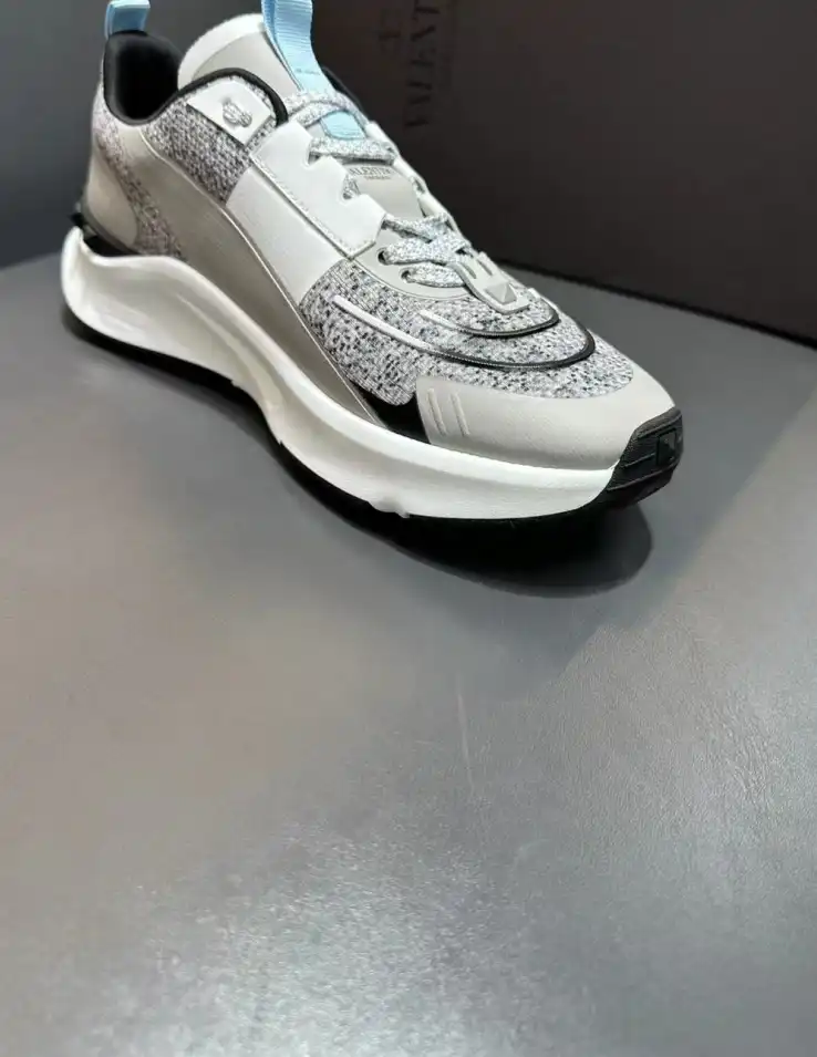 hype Valentino Sneakers